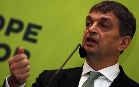 شامبين يخرج من سباق رئاسة الفيفا