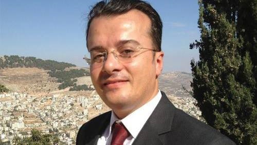 مستشار الإعلام السياسي والخبير في مجال الحملات الانتخابية