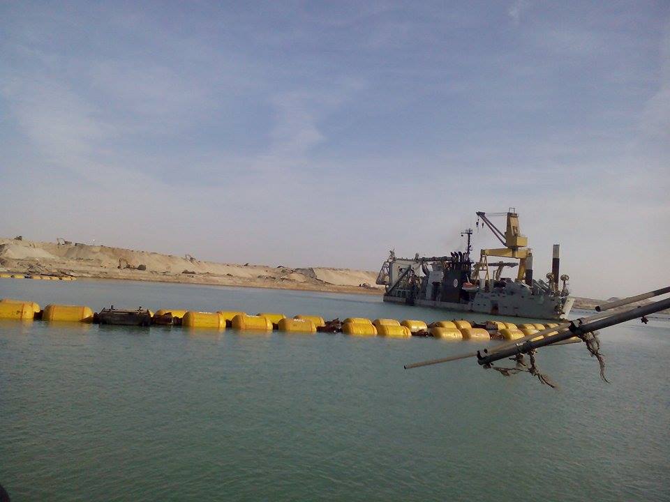 المجرى الملاحى لـقناة السويس