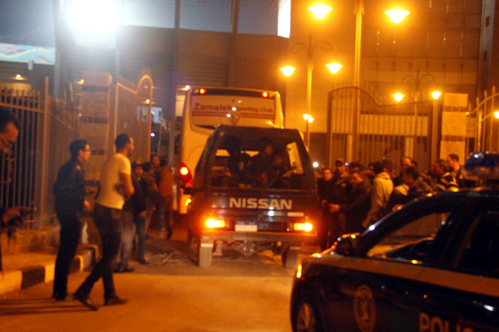 اشتباكات الشرطة مع وايت نايتس الزمالك