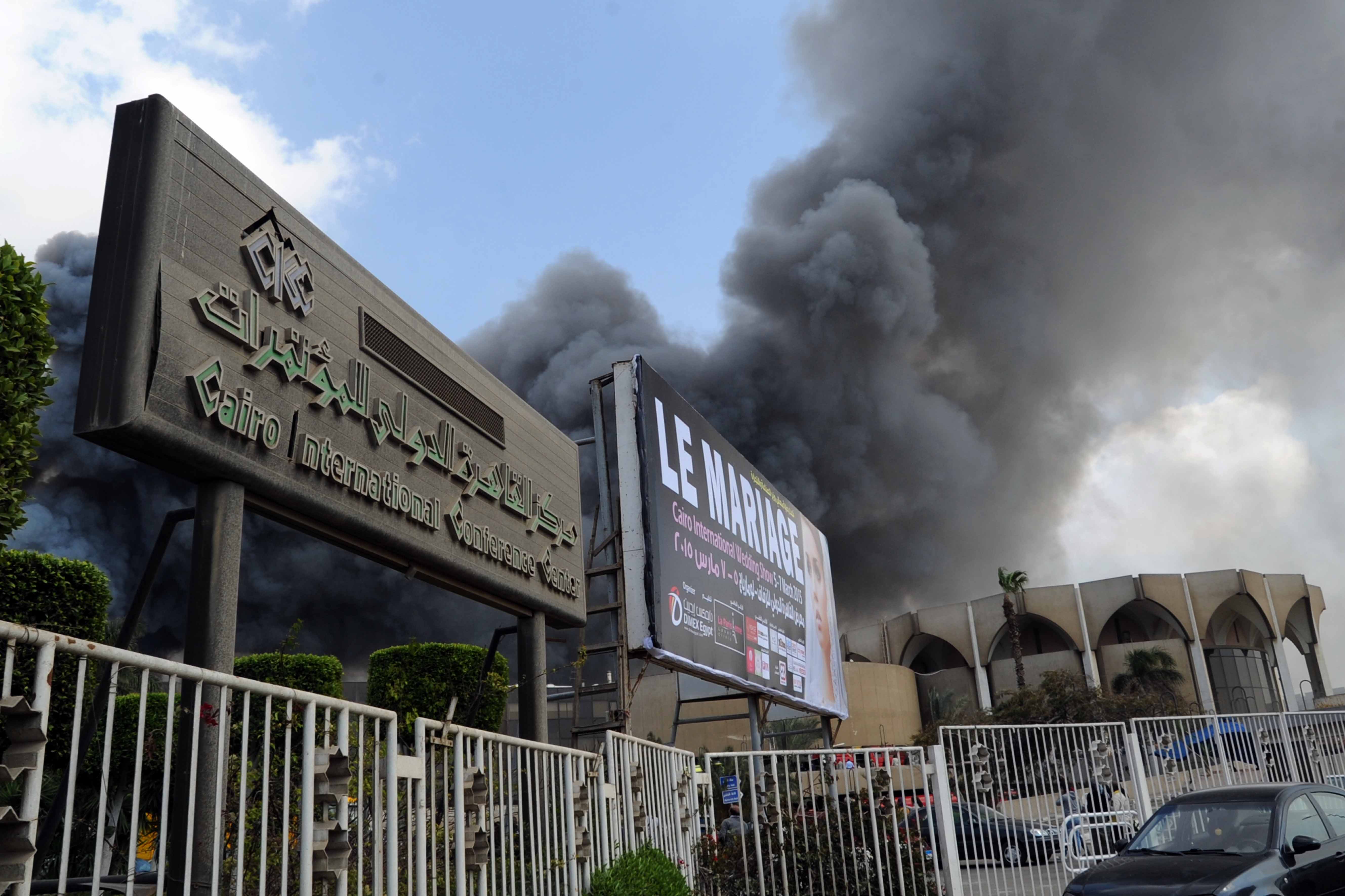 ننشر صور حريق قاعة المؤتمرات بمدينة نصر