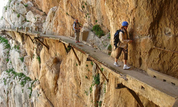 افتتاح أخطر طرق المشاة بالعالم بعد 14 عاما من إغلاقه