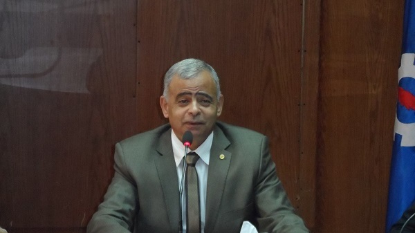 محافظ السويس: تشكيل لجنة ثلاثية لبحث مطالب العاملين بـ”مصر للغزل والنسيج”