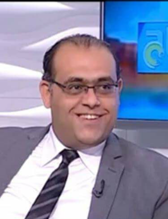 احمد زايد استاذ الاجتماع السياسي