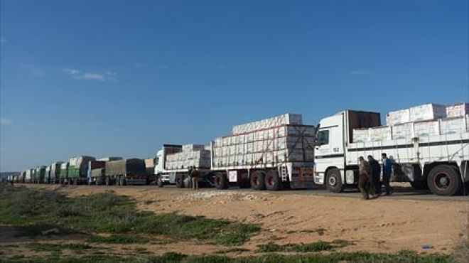 عميد بلدية مدينة طبرق الليبية يناقش دخول الشاحنات و البضائع المصرية