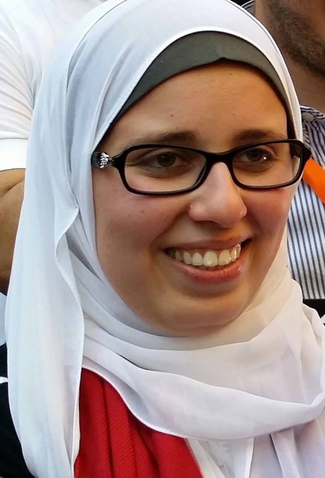 أحد مؤسسي صفحة شيكونيليا المتخصصة في بيع الحلويات