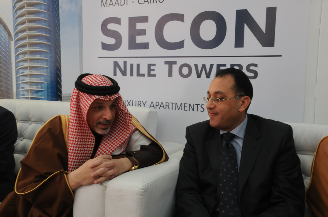 بالصور.. وزير الإسكان يوقع مذكرات تفاهم مع تحالفات مصرية وعربية في القمة الاقتصادية