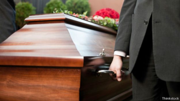 كيف تدير الأسرة شؤونها المالية بعد وفاة الزوج؟