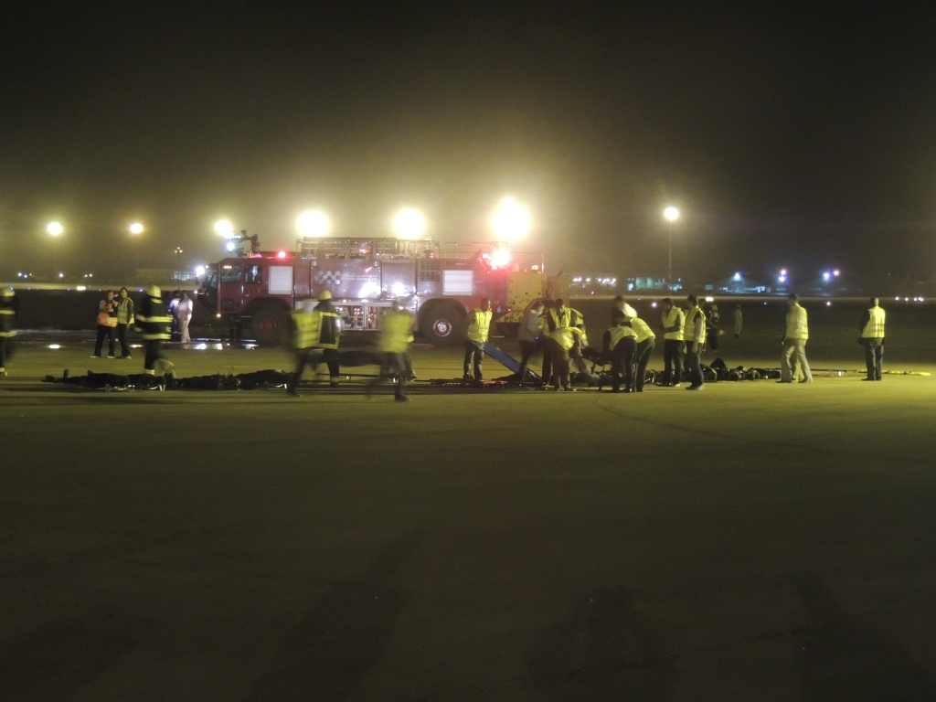 اجراء تجربة طوارىء فى مطار الاقصر الدولى