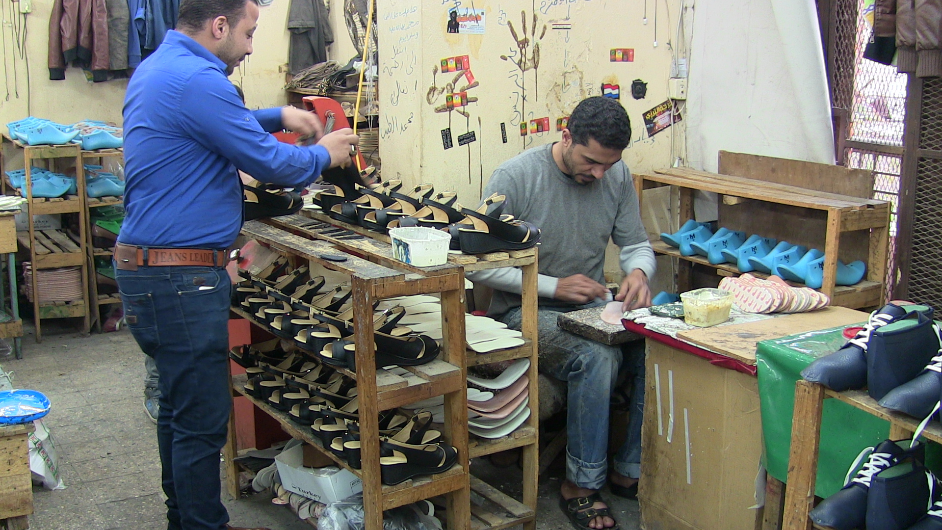 عمال صناعة الجلود تندد