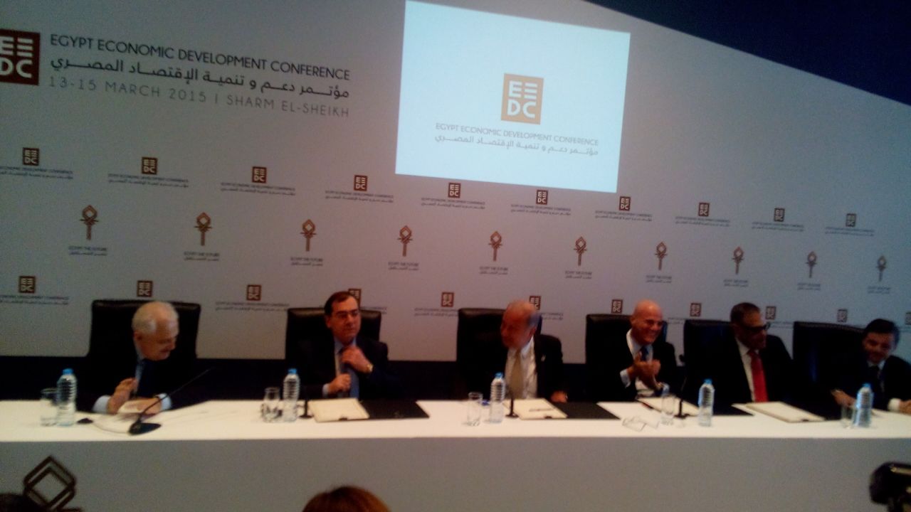 توقيع اتفاقية بين شركة اينى الايطالية والحكومة المصرية لتعزيز التعاون فى مجال البترول