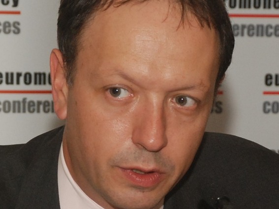 “يوروموني”: احتياطيات السعودية من النقد الأجنبي ستمكنها من تجاوز التحديات