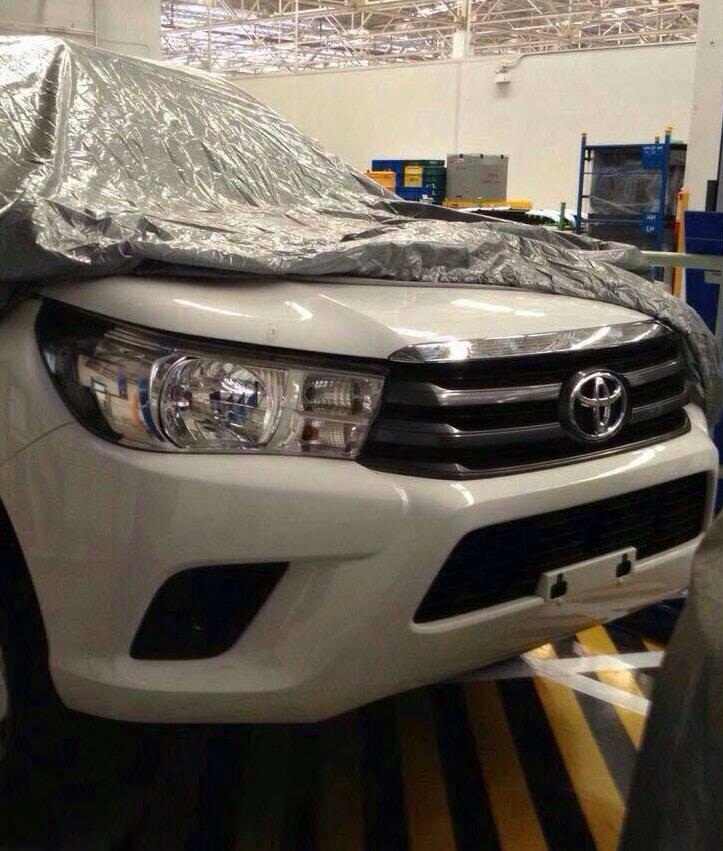 بالصور المسربة .. شاهد “تويوتا هايلكس” 2016