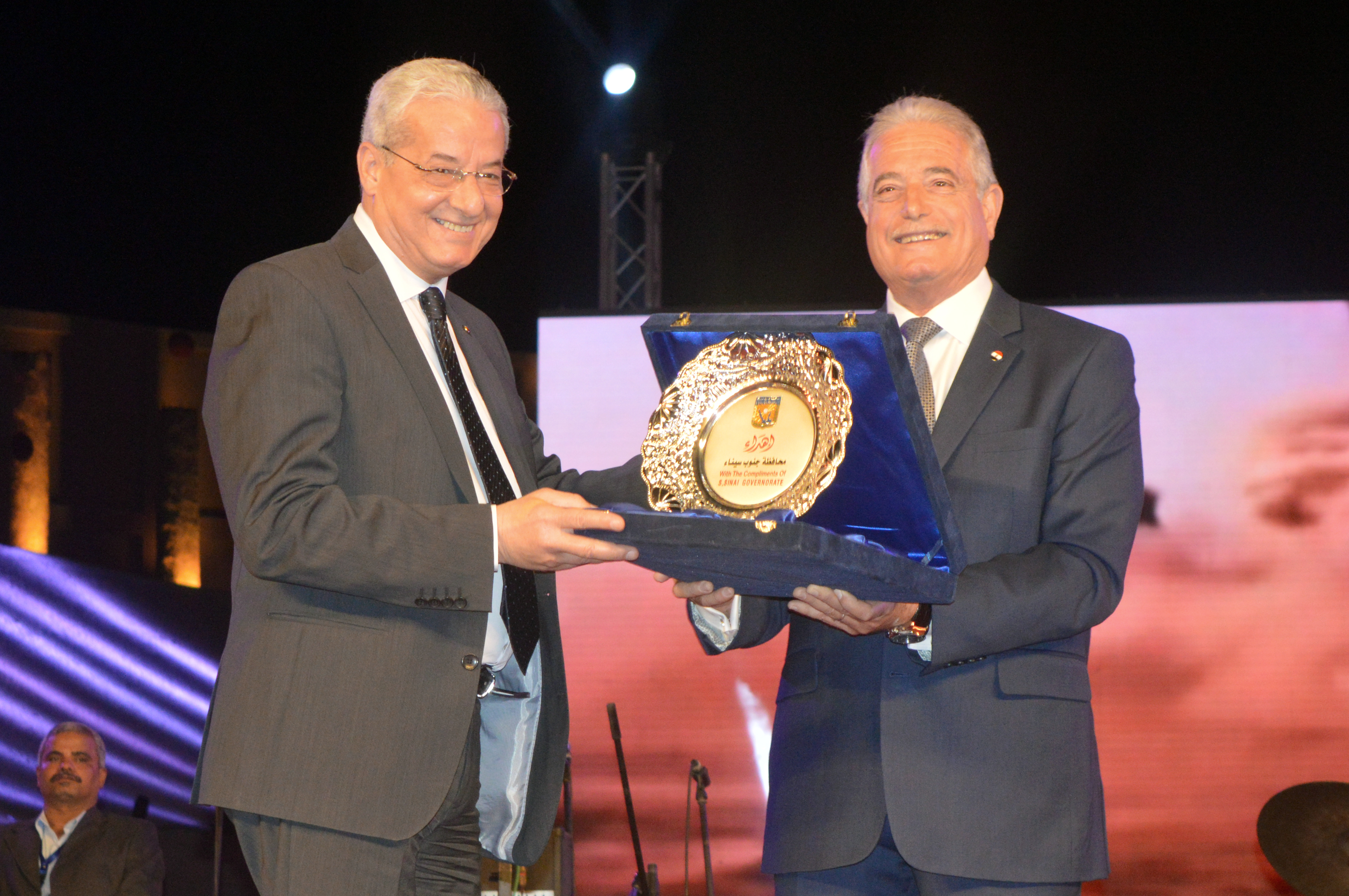 تكريم المقاولون العرب لدورها المتميز بمؤتمر شرم الشيخ وترميم كنيسة مارجرجس