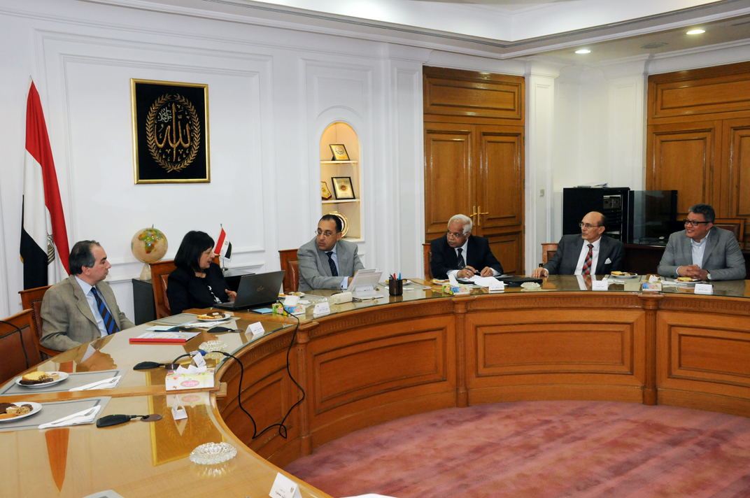 وزير الاسكان ووزيرة التطوير العشوائى ومحافظا القاهرة والجيزة