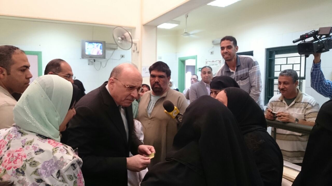 وزير الصحة يتفقد الوحدات الصحية بسوهاج ويطالب بإستطلاع رأى شهرى للمرضى