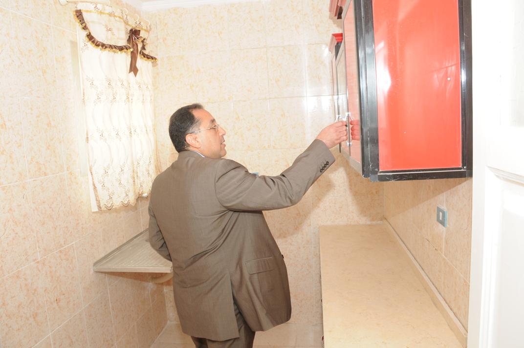 وزير الاسكان يعلن بدء تسليم ٤٨٠٠ وحدة فى بدر