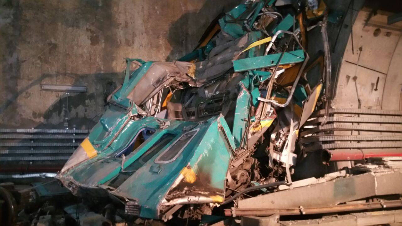 رفع آثار حادث مترو العباسية