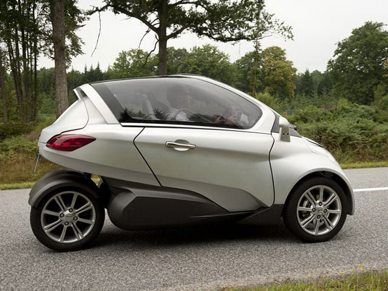 سيارة ثلاثية العجلات