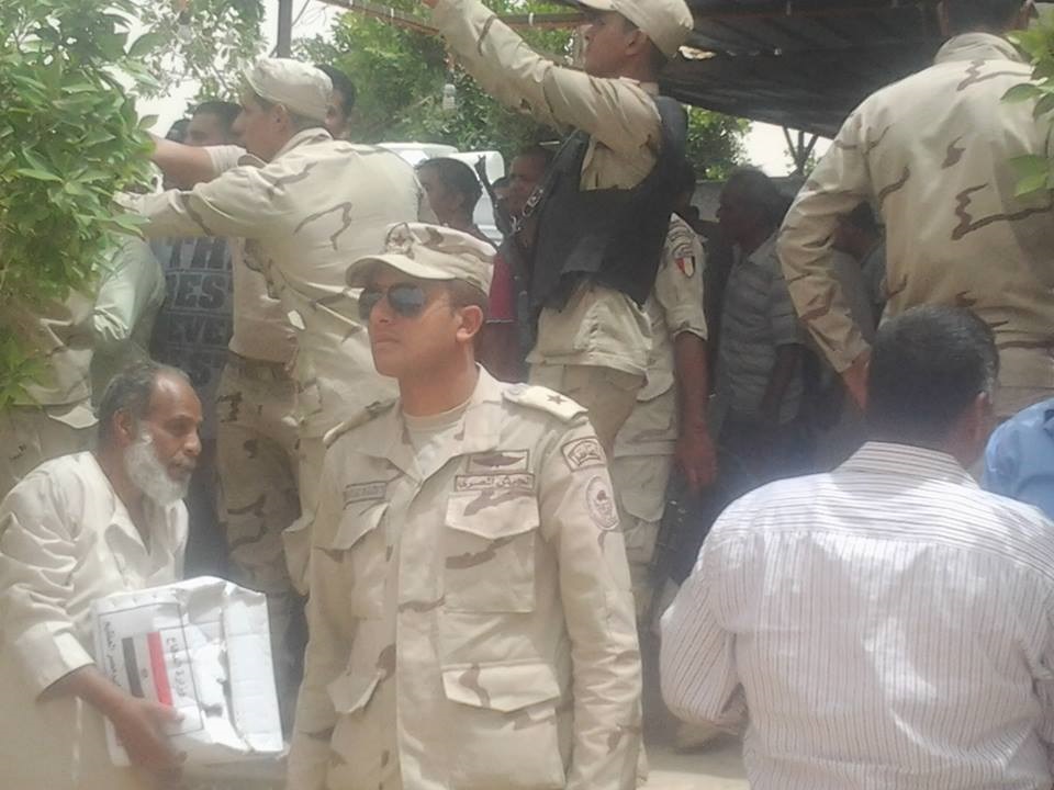 القوات المسلحة توزع كرتونة رمضان