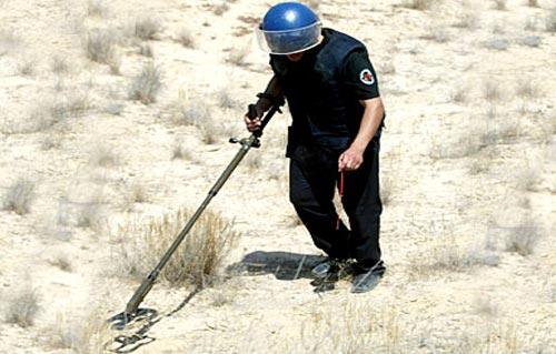 ازالة الألغام بمنطقة الساحل الشمالي