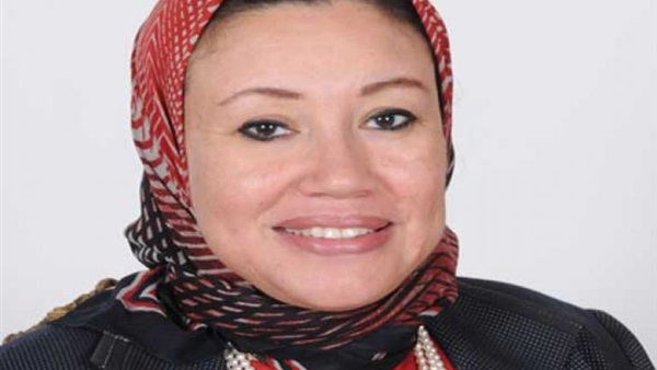 ” عبلة عبد اللطيف ” تنفى تأجيل افتتاح الـ 1000 مصنع