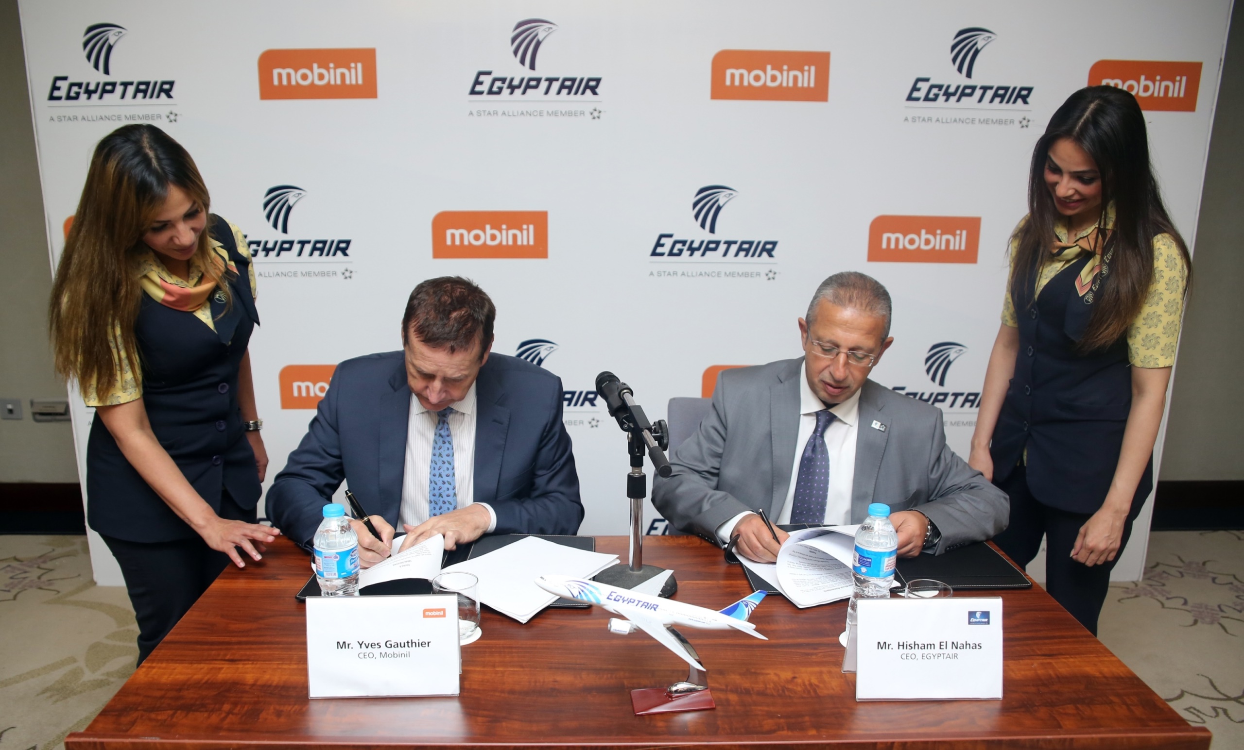 توقيع تجديد البروتوكول بين موبينيل ومصر للطيران