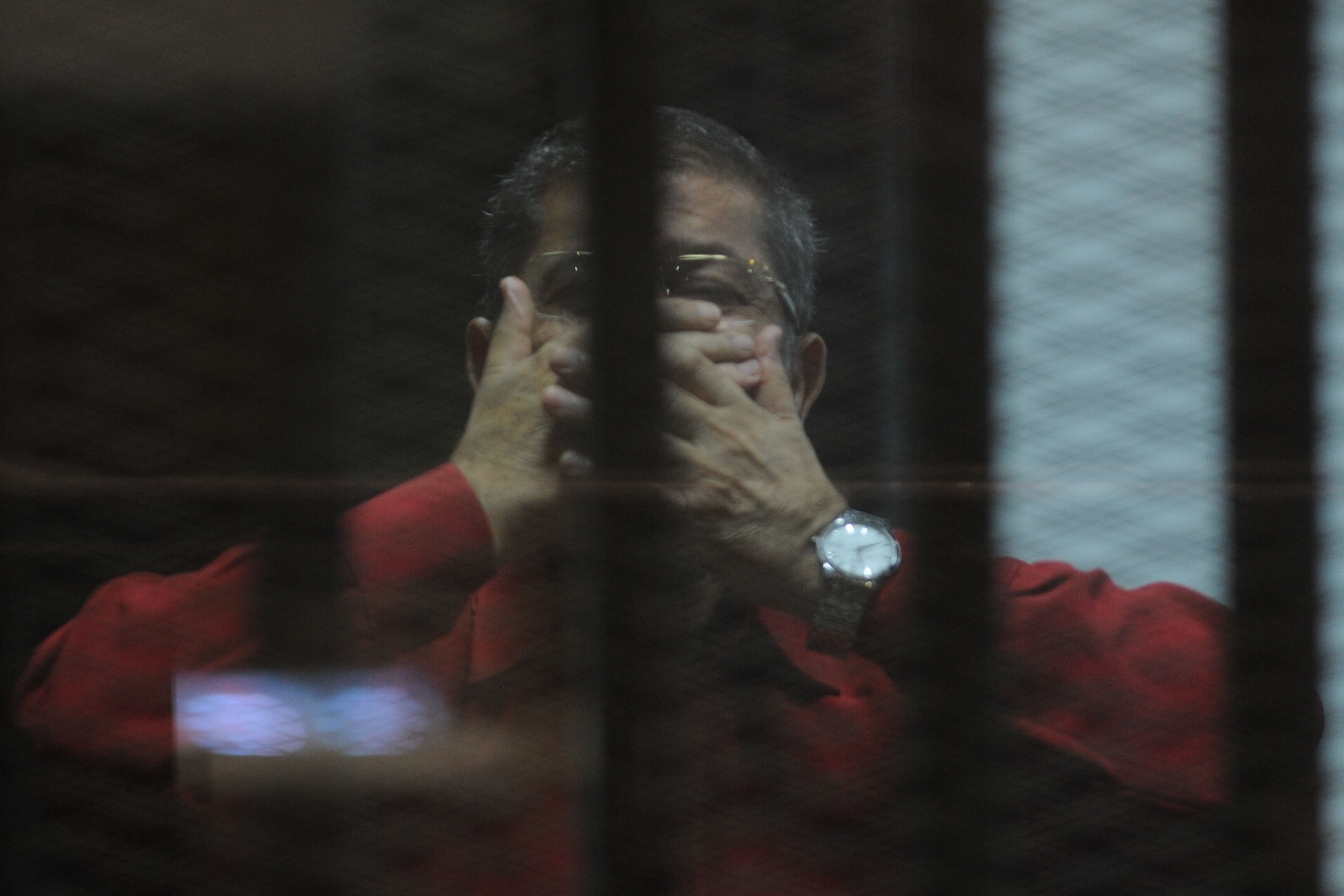 بالصور ..محمد مرسي ببدلة الاعدام