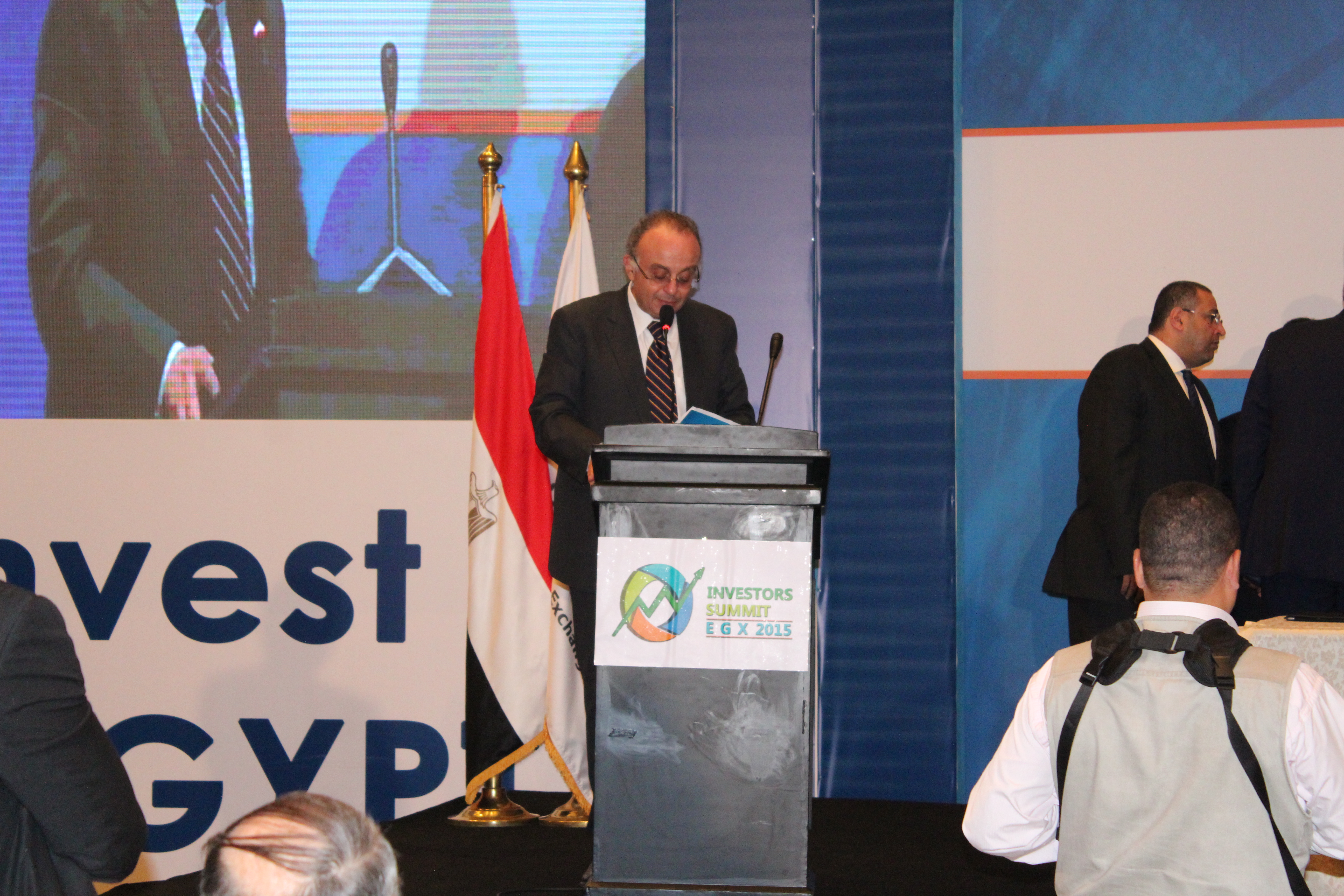 “الرقابة المالية”: تلبية “البنك المركزى” لطلبات تحويل أموال “الأجانب” للخارج خطوة إيجابية