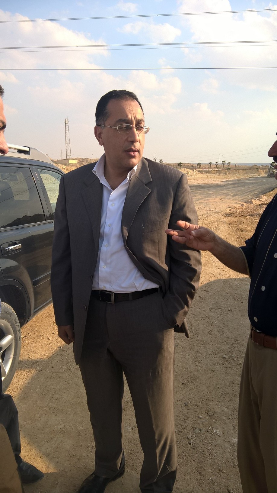 وزير الإسكان : تنفيذ “وصلة” بين منطقة “الألف مصنع” و” العين السخنة” لسهولة الحركة