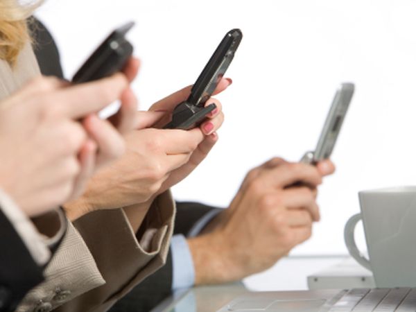 شركة الاتصالات البريطانية “Three” تكشف معلومات المستخدمين بسبب كود خاطئ