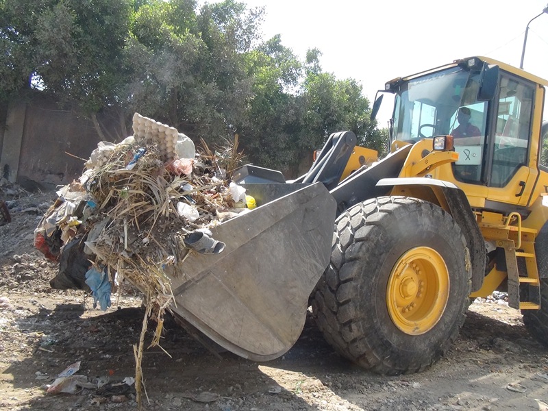 حملة لإزالة 261 طن من المخلفات والقمامة بحي العامرية اول
