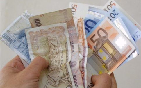 “فاينانشيال تايمز” تكشف مخطط “سيريزا” اليوناني للعودة إلى استخدام “الدراخما”