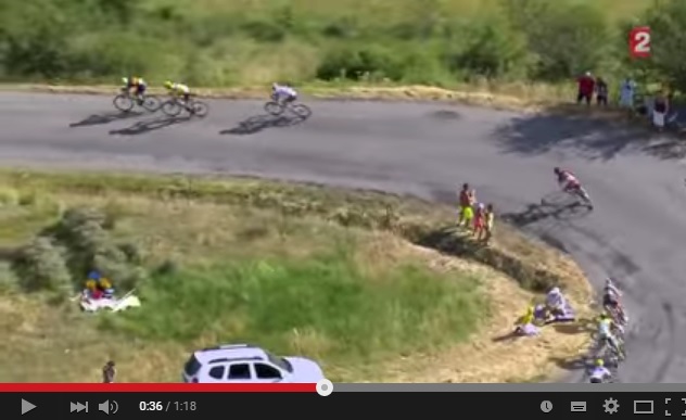 بالفيديو.. شاهد حادث درامي في سباق فرنسا للدراجات