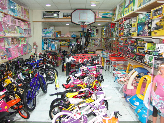 الدولار وعراقيل الاستيراد يرفعان أسعار “لعب الاطفال”