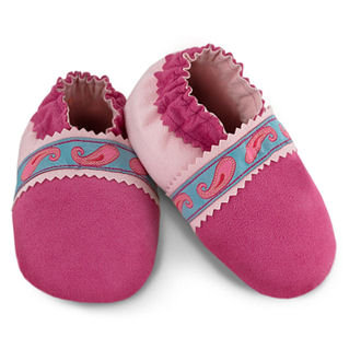 زيادة الإقبال على أحذية الأطفال