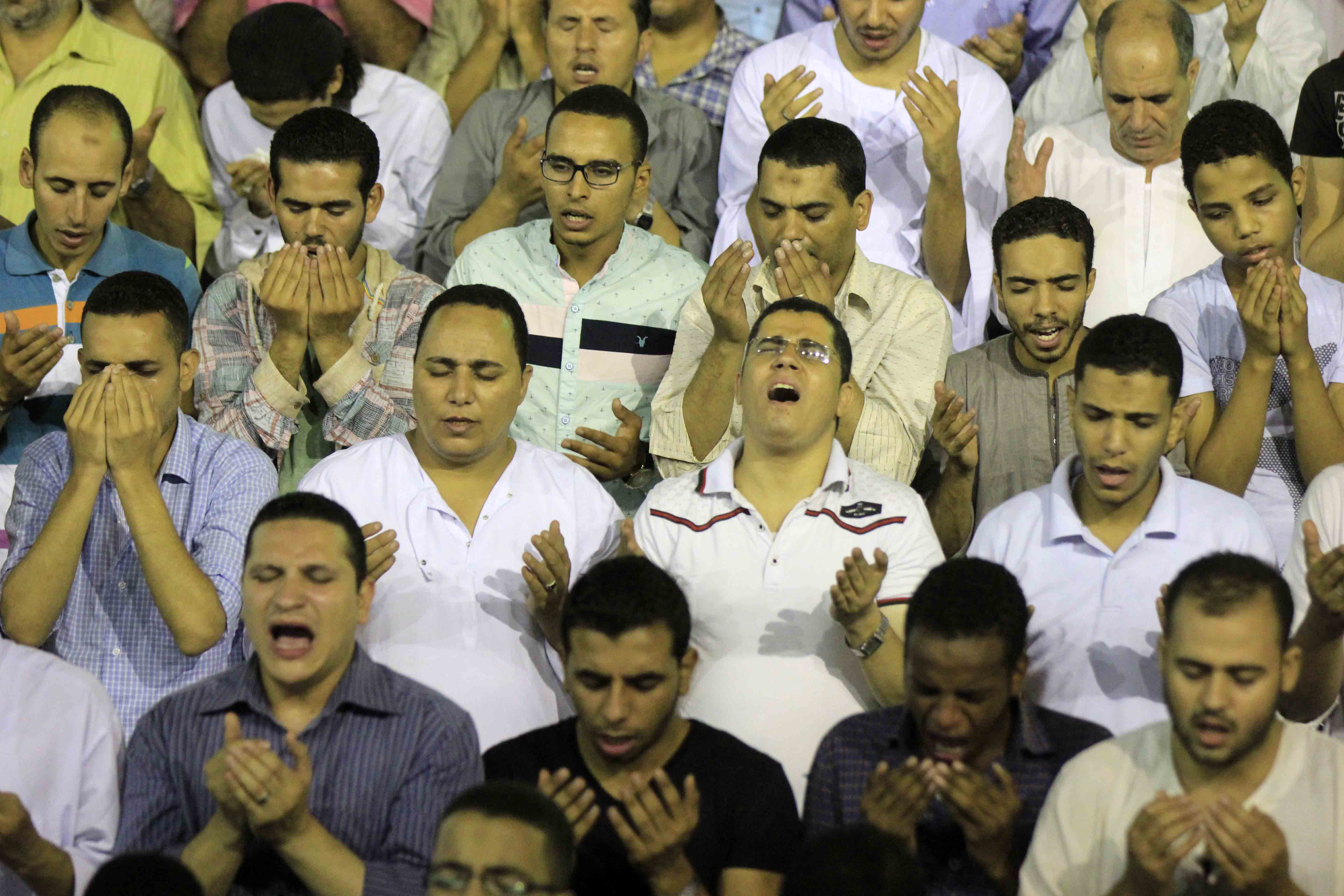 بالصور : ليلة القدر بمسجد عمرو بن العاص