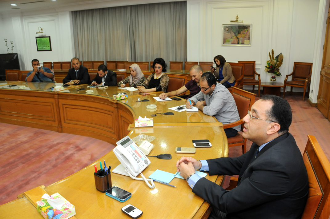  مدبولى: نحتاج مشاركة القطاع الخاص لخدمة المناطق الفقيرة والعشوائية