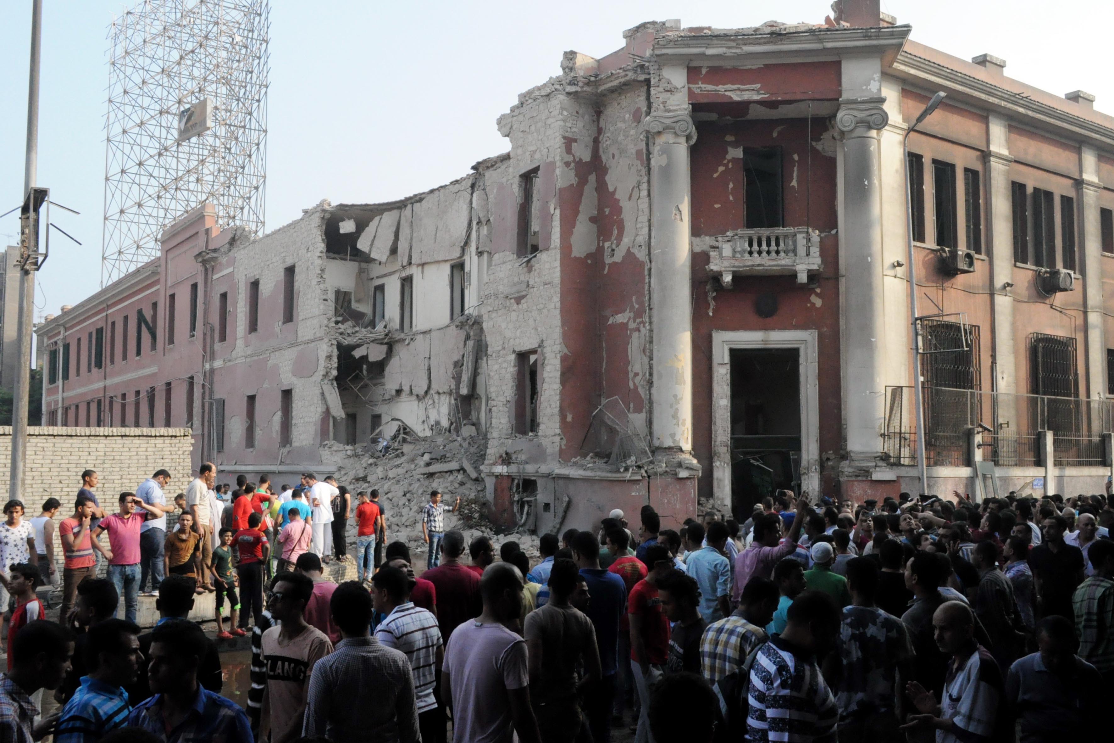 بالصور..انفجار قنبلة امام القنصلية الايطالية بشارع الجلاء برمسيس