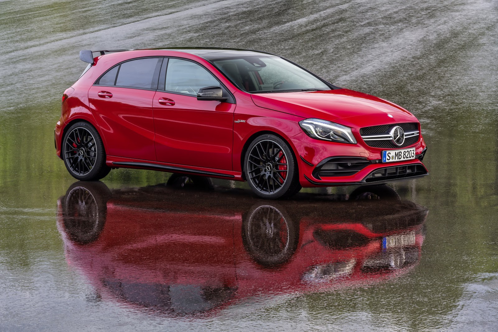 مواصفات مرسيدس A45 AMG 2016