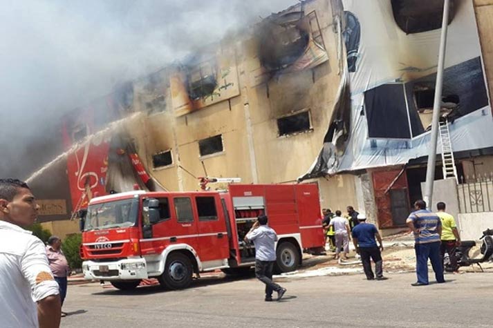 محافظ القليوبية يتفقد موقع حريق مصنع العبور