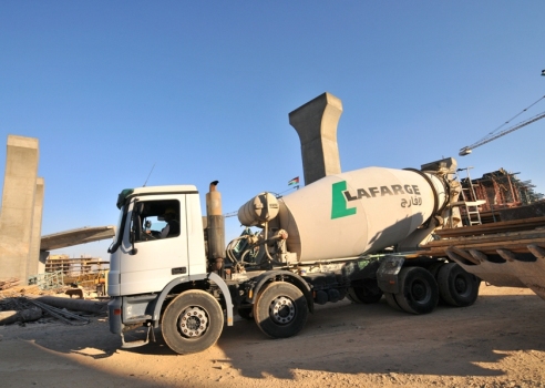 “إيكوسيم لافارج”  تنشئ مصنعا لتدوير المخلفات بـ “السخنة”