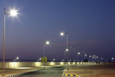 العربية للتصنيع: تركيب 290 كشاف إنارة بالسويس وبورسعيد خلال 3 أشه