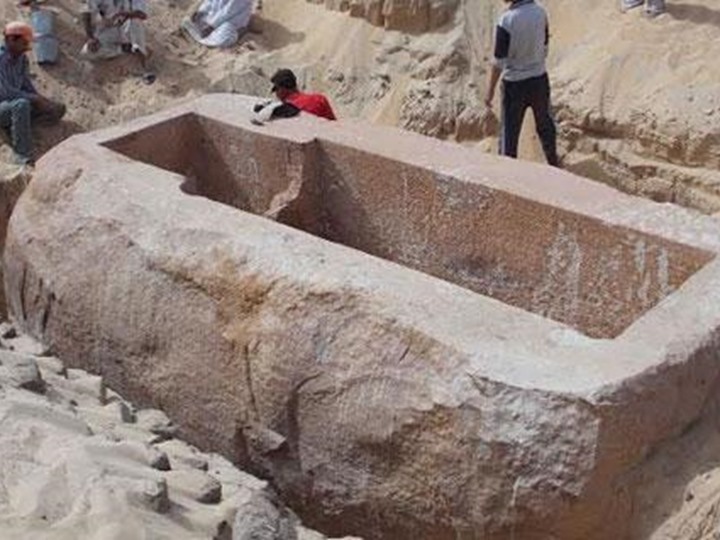 “الآثار” اكتشاف مقبرة “وزير مصر”