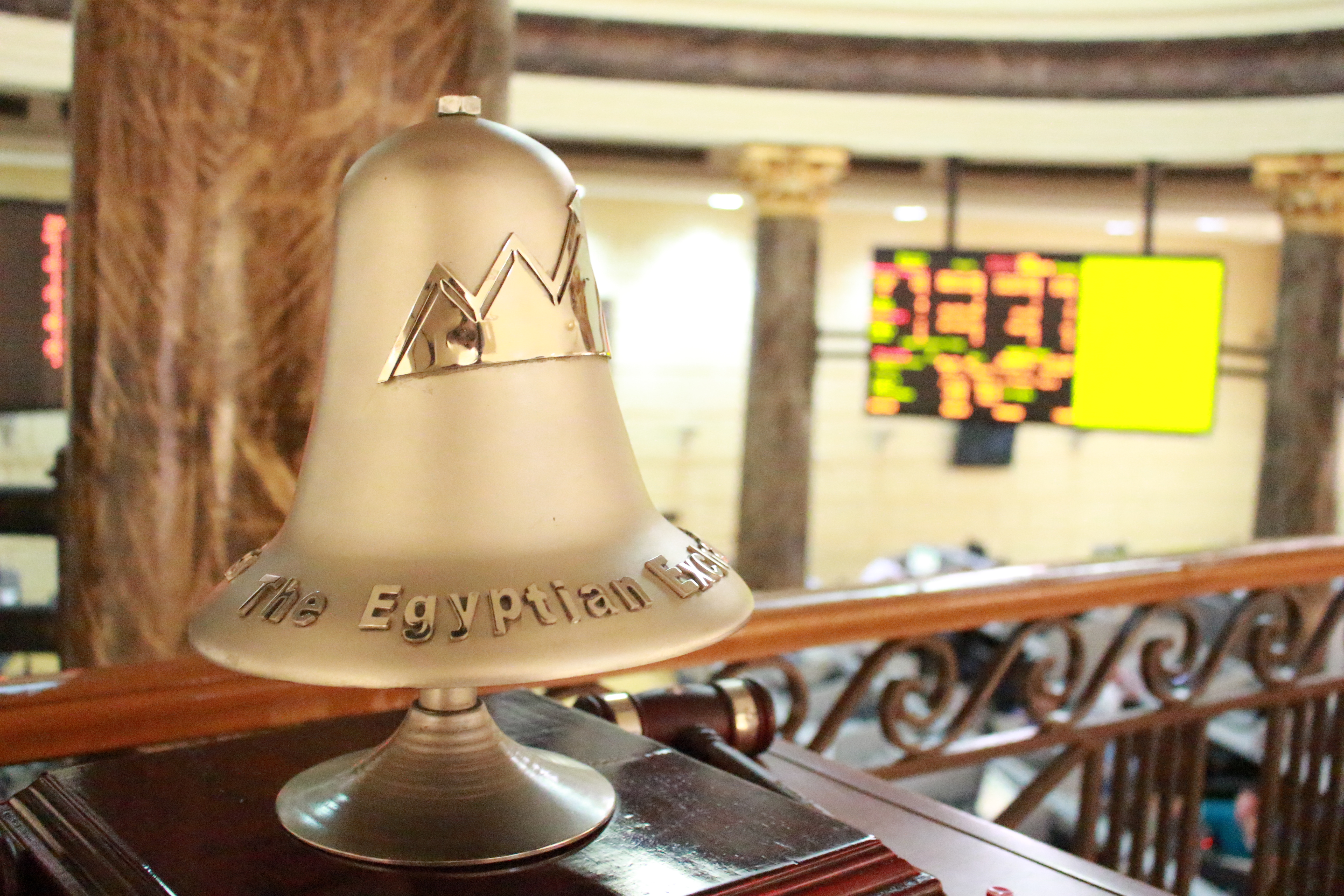 قيعان تاريخية لـ “القلعة” و”إعمار مصر” فى منتصف تداولات البورصة