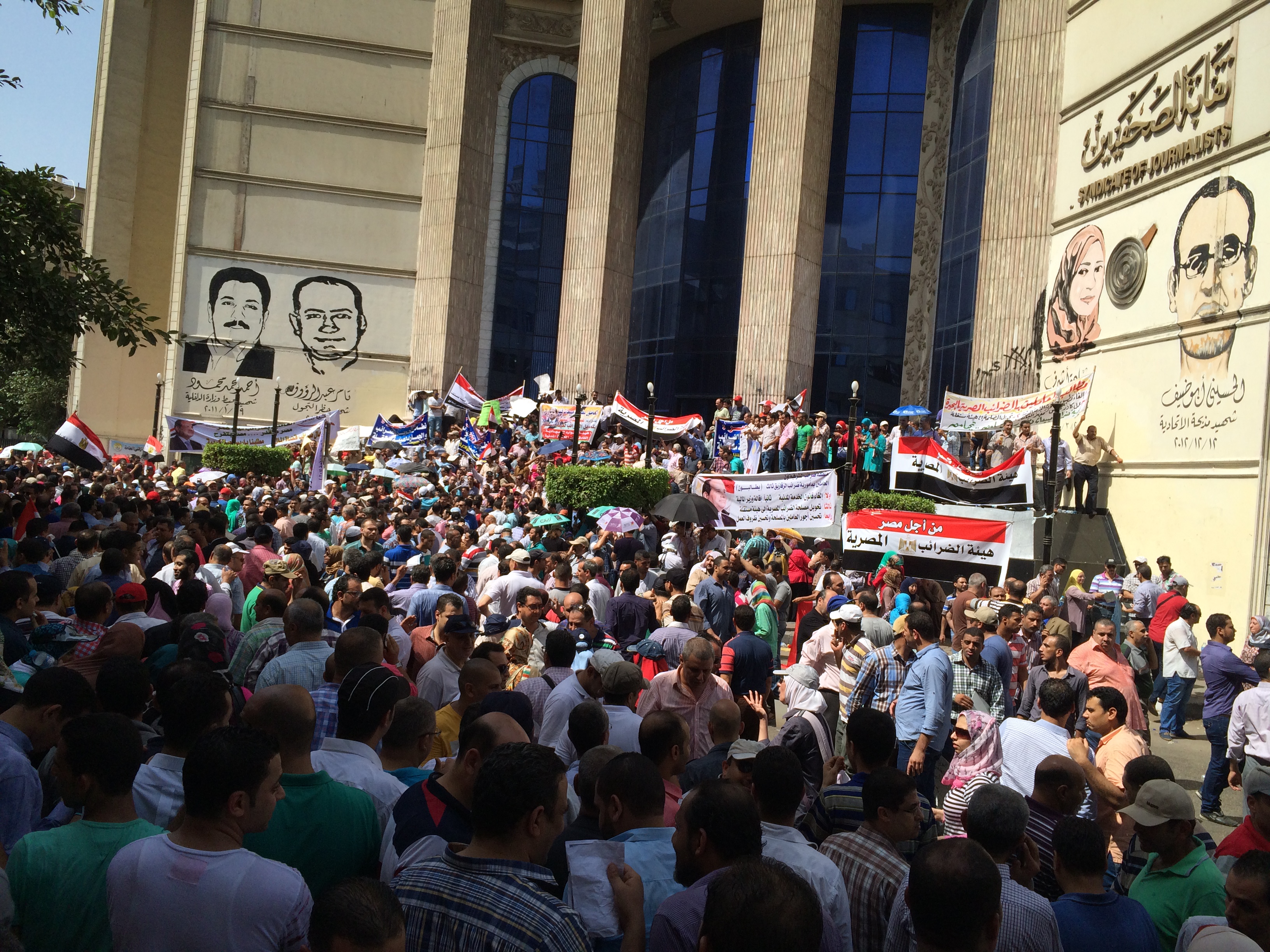 موظفو الضرائب ينتفضون ضد قانون الخدمة المدنية