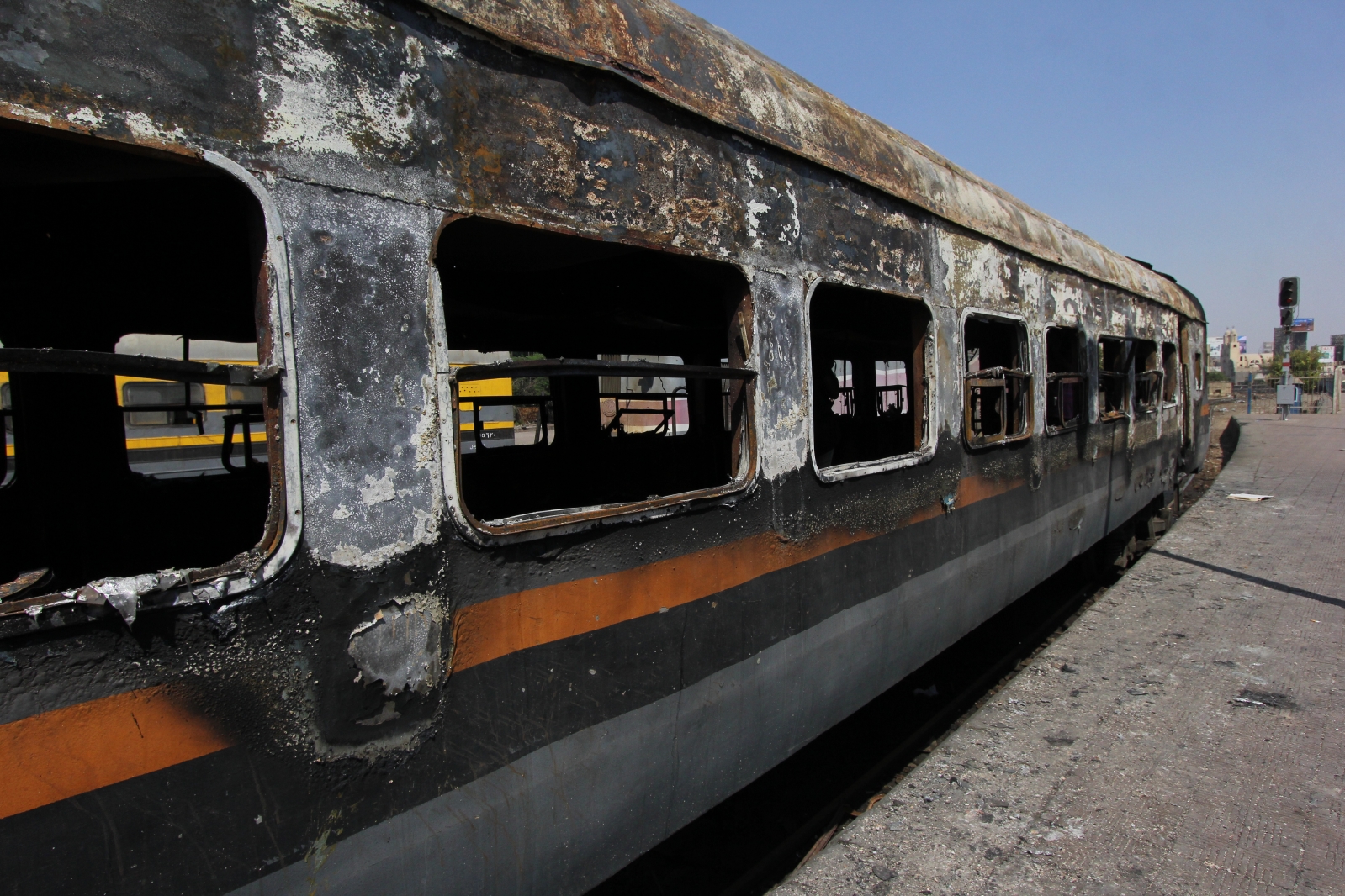 حريق قطار المناشي في محطة مصر