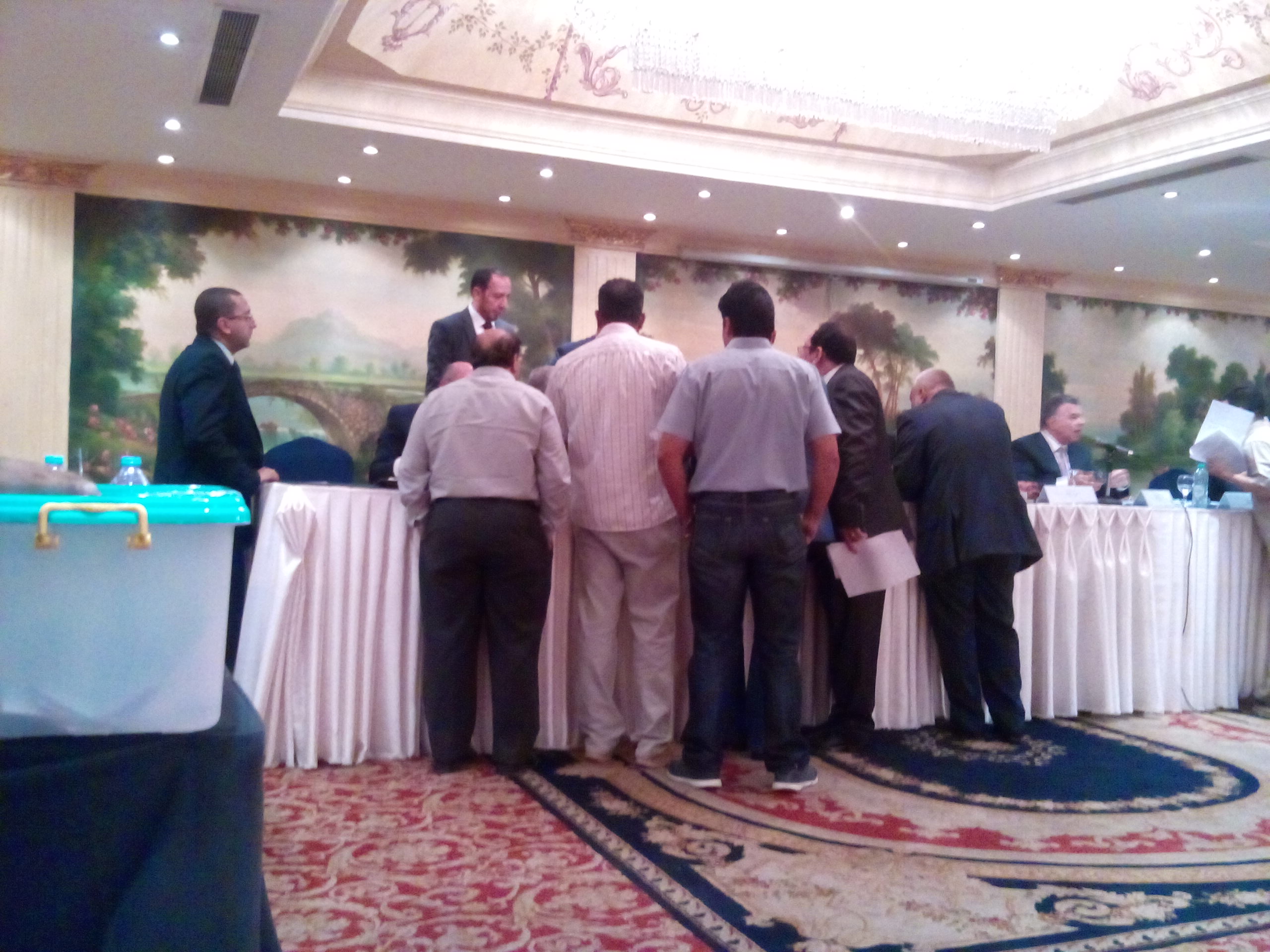 بالصور .. 54% من مساهمي “العربية للاستثمارات” يرفضون شراء أسهم خزينة