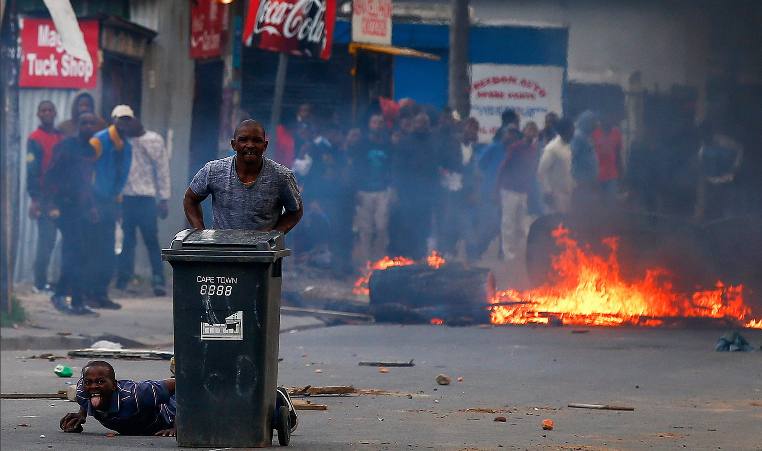 بالصور …. اندلاع مظاهرات احتجاجية بكيب تاون – جنوب أفريقيا