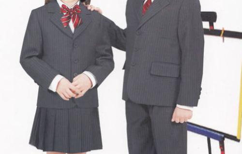 “حماية المنافسة” يوصى بالحد من إلزام أولياء الأمور بشراء زي مدرسي محدد